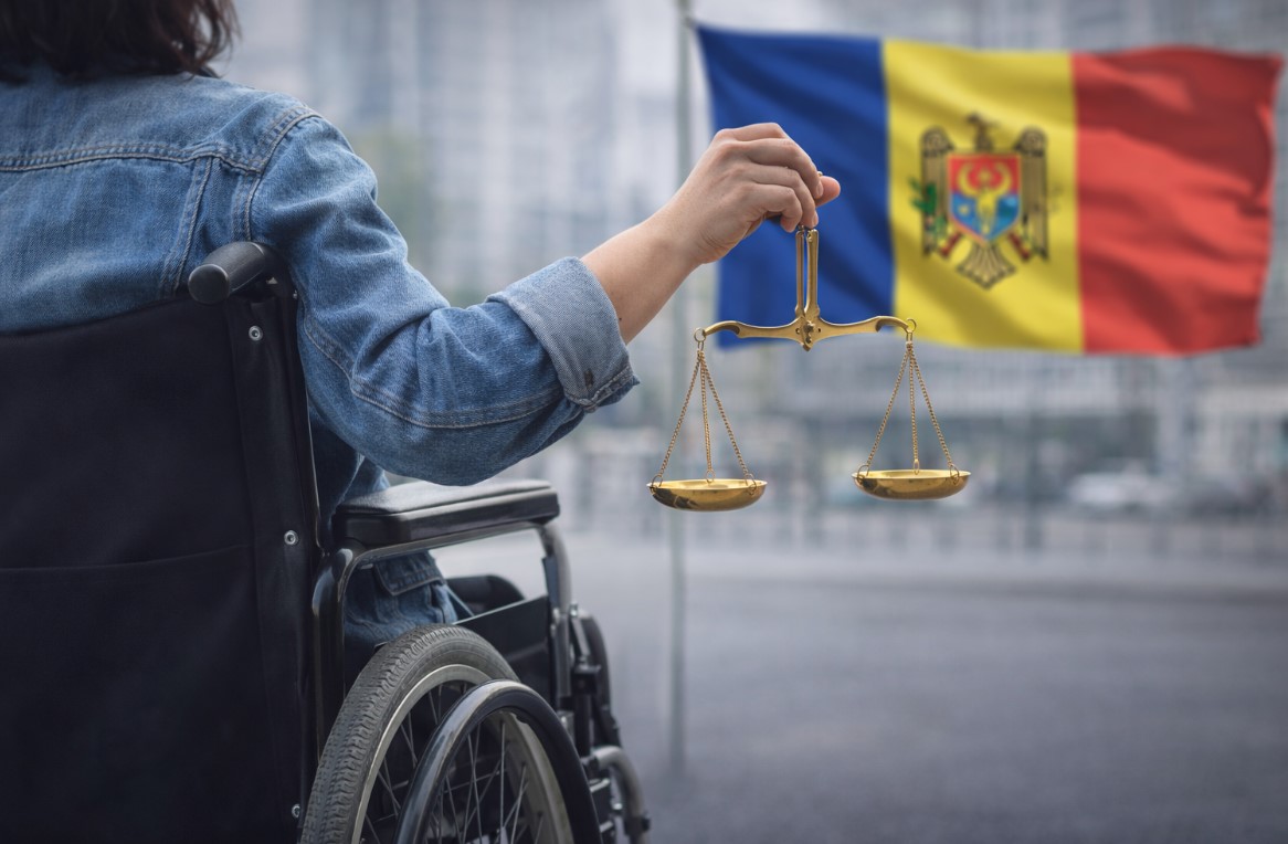 Drepturi pe hârtie, bariere în realitate: Ce spune Ombudsmanul despre situația persoanelor cu dizabilități din Moldova